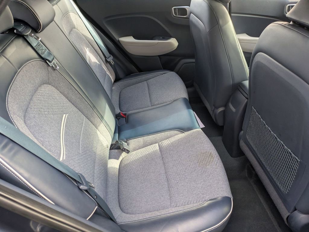 Certified 2021 Hyundai Venue image 24