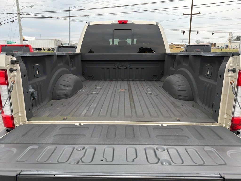 Used 2017 Ford F250 Platinum w/ Platinum Ultimate Package AWD/4WD image 9