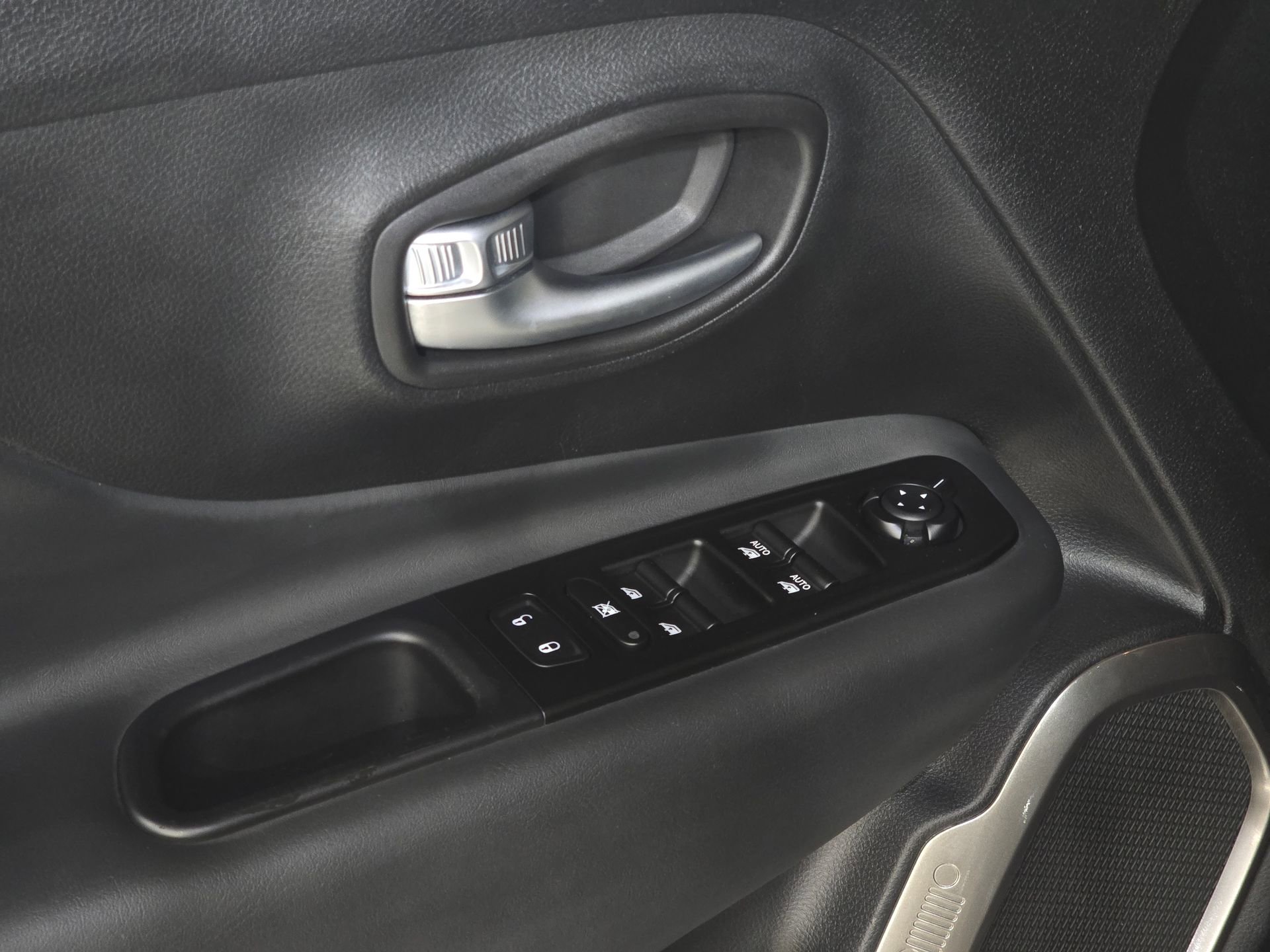 Used 2020 Jeep Renegade Limited w/ Safety and Security Group image 17