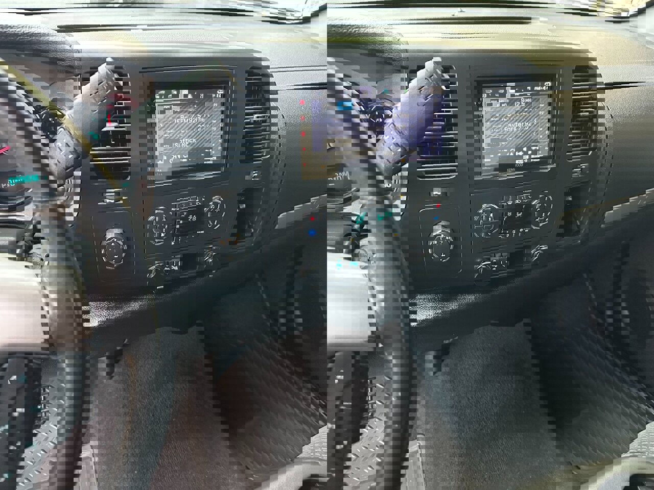 Used 2007 GMC Sierra 2500 SLE w/ Z71 Off-Road Package image 18