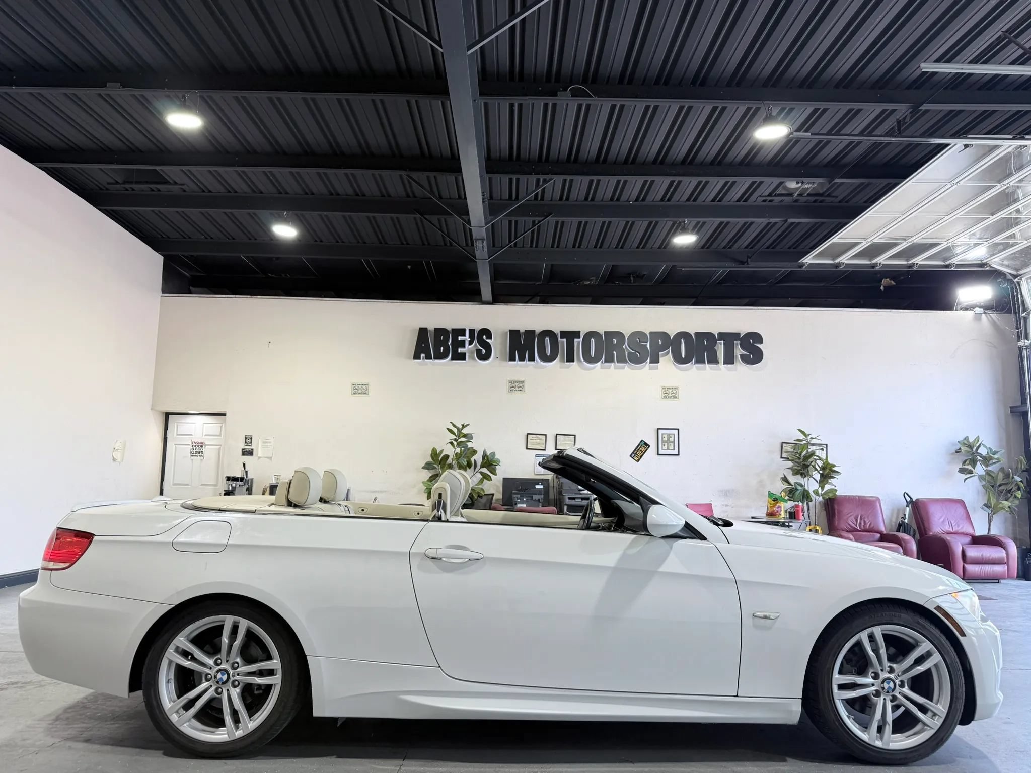 Used 2008 BMW 328i Convertible RWD image 9