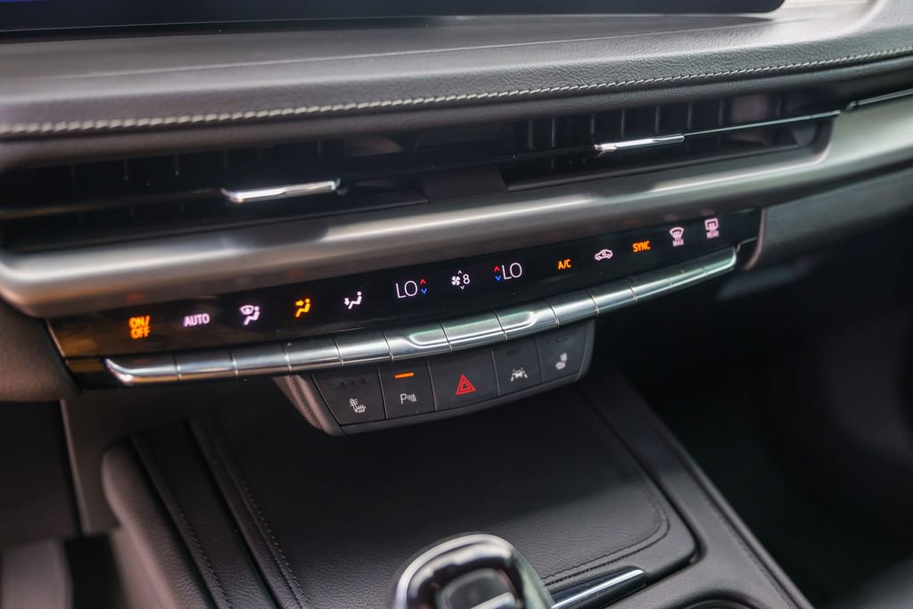 Certified 2024 Cadillac XT4 Premium Luxury w/ Cold Weather Package FWD image 18