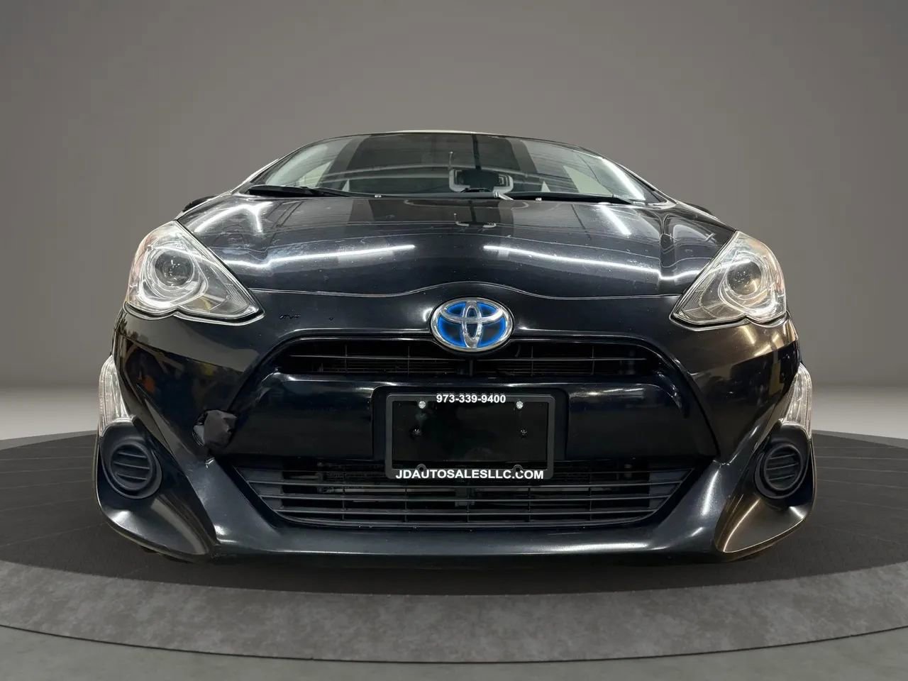Used 2015 Toyota Prius C Three image 3