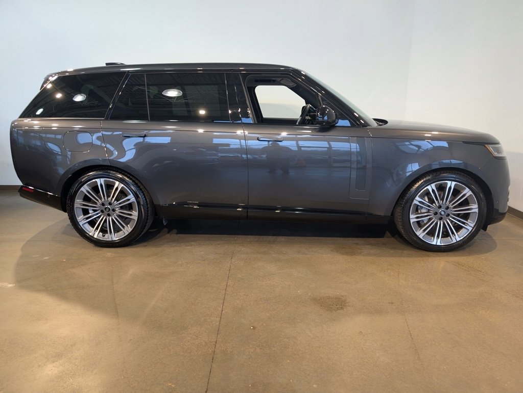 Used 2024 Land Rover Range Rover Long Wheelbase SE image 6