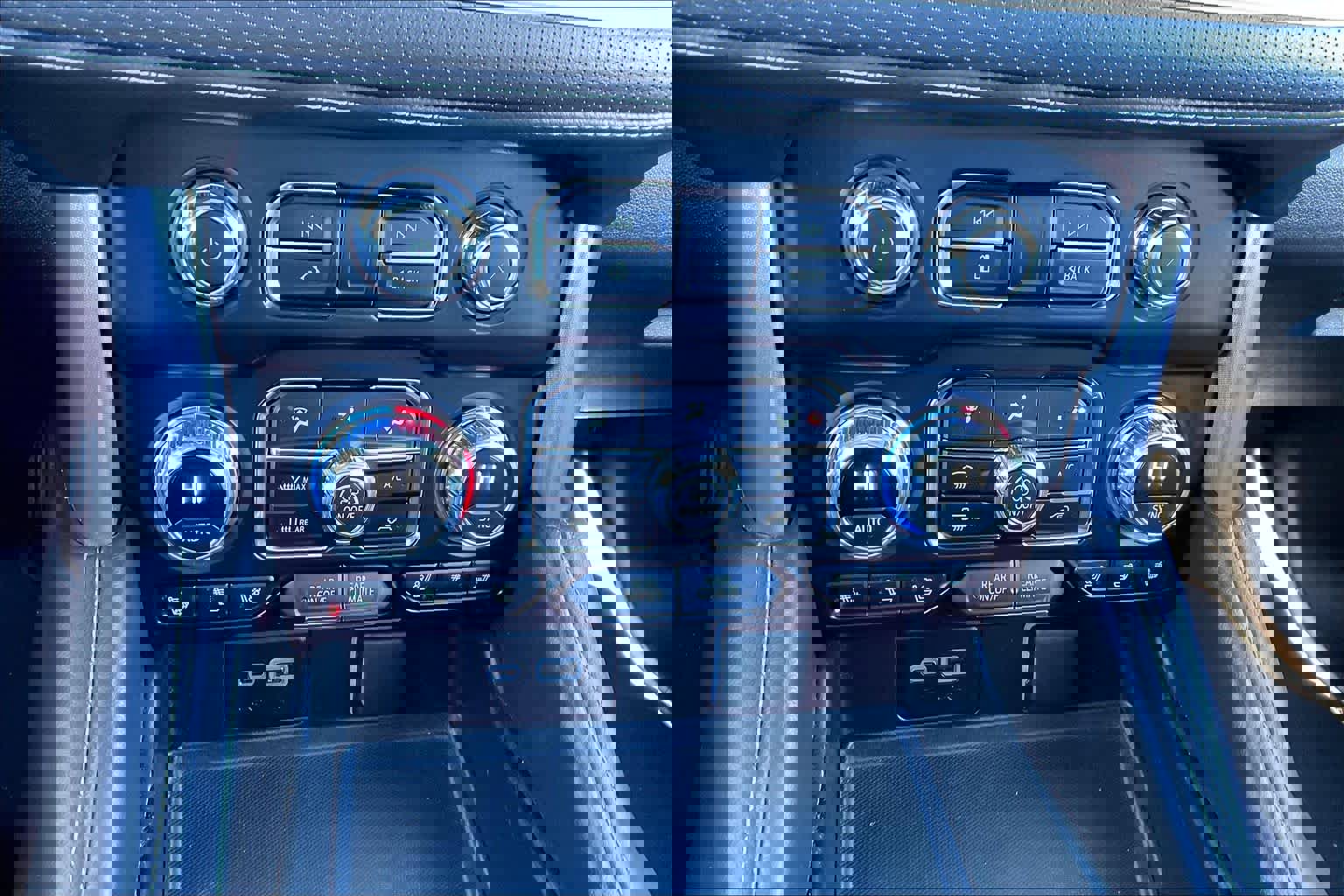 Used 2024 GMC Yukon SLT image 31