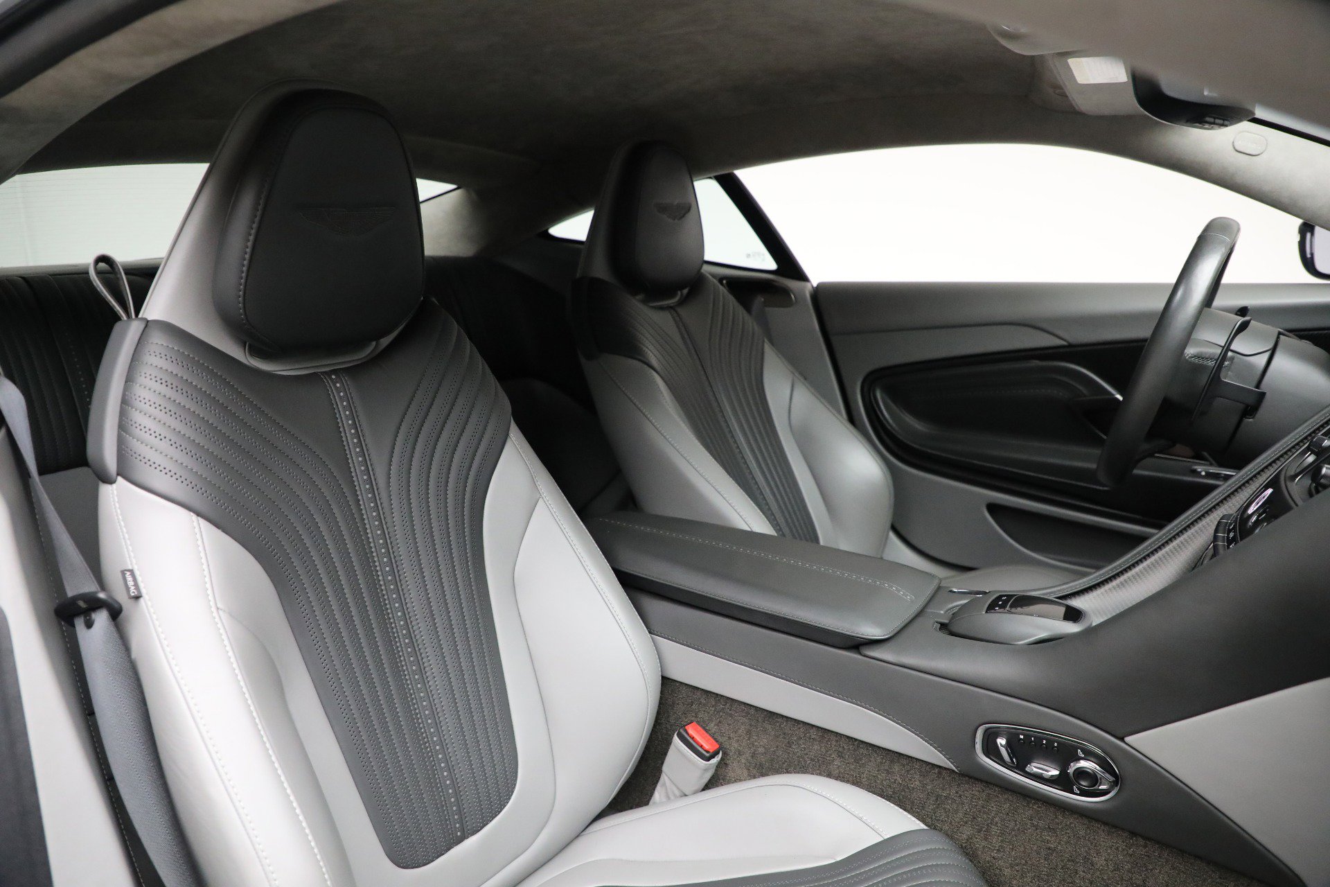 Used 2019 Aston Martin DB11 V8 image 23