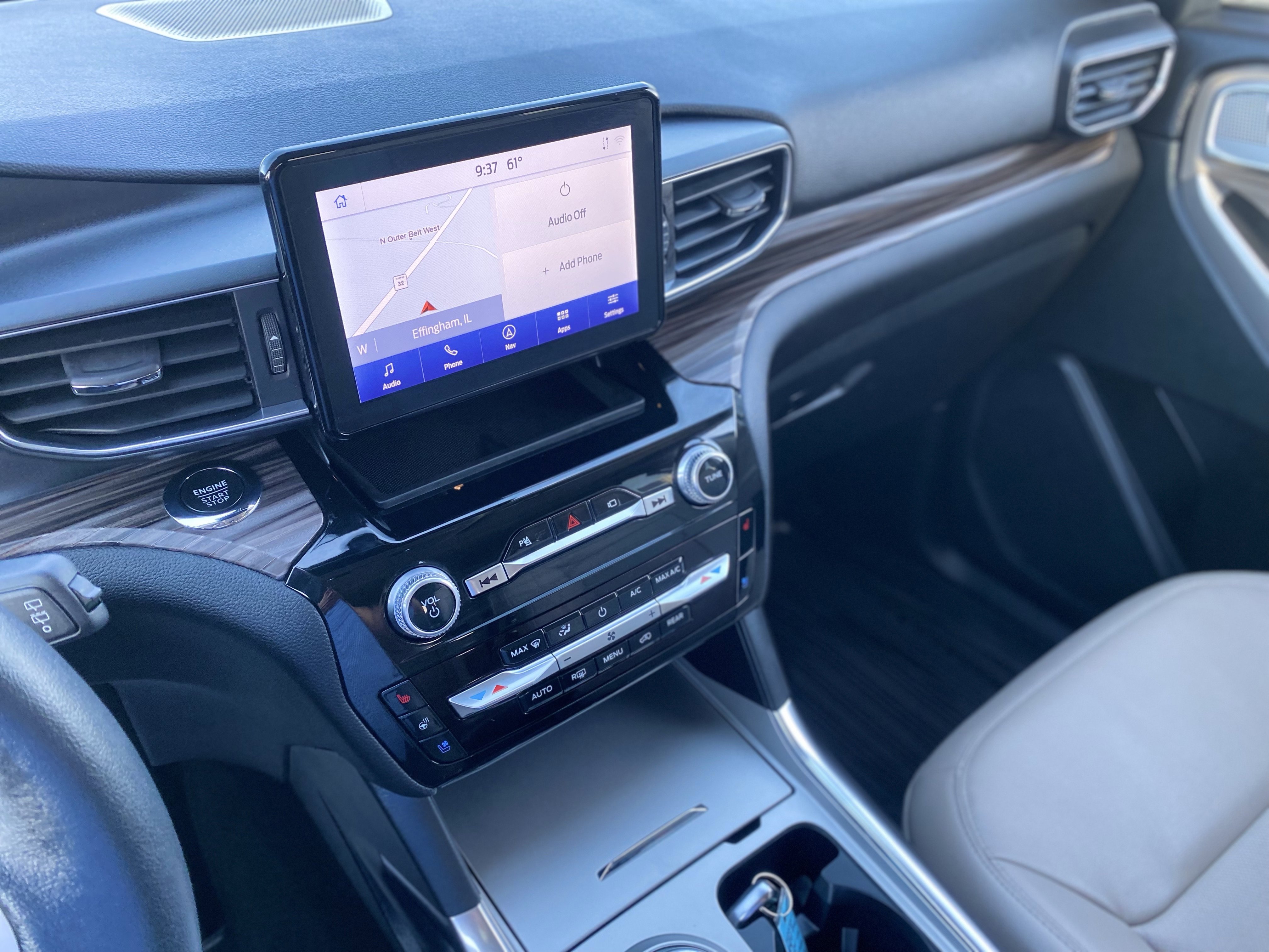 Used 2023 Ford Explorer Limited w/ Equipment Group 301A AWD/4WD image 18