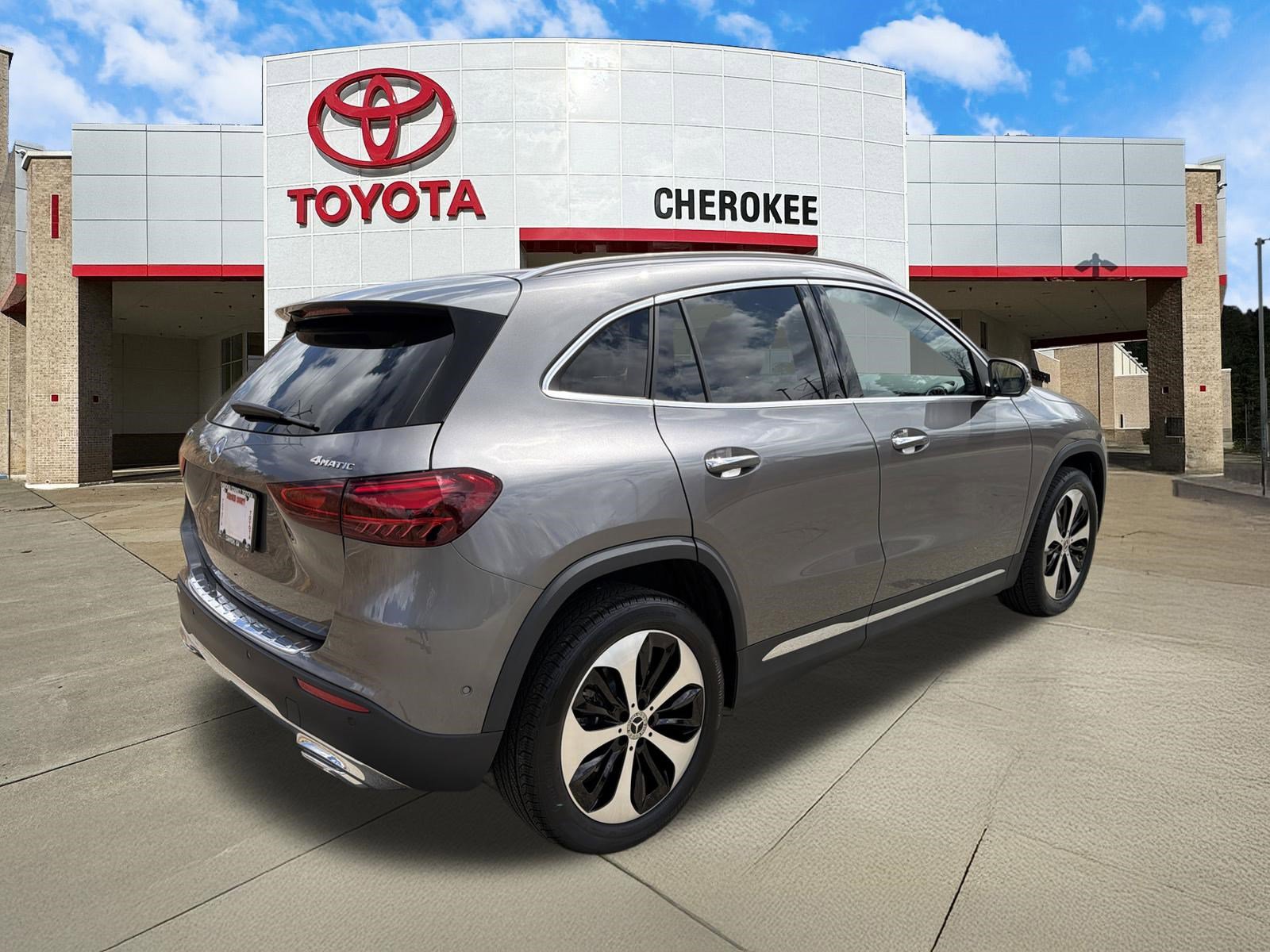 Used 2025 Mercedes-Benz GLA 250 4MATIC image 5