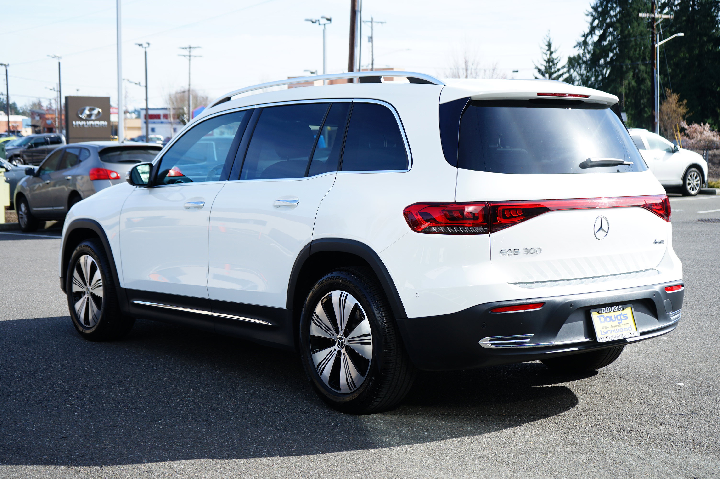 Used 2023 Mercedes-Benz EQB 300 4MATIC image 5