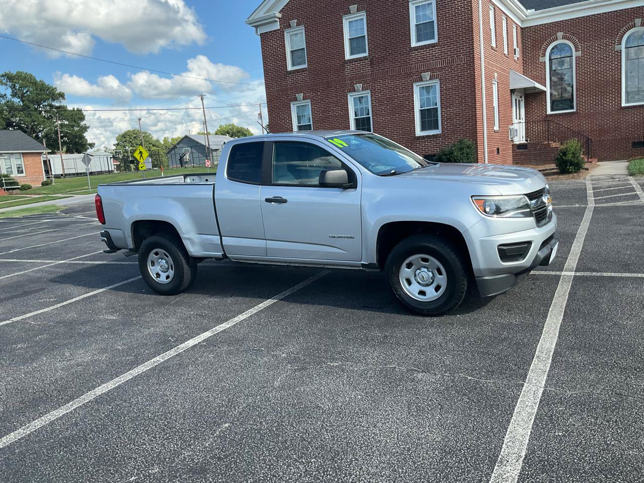 Used 2019 Chevrolet Colorado W/T RWD image 2