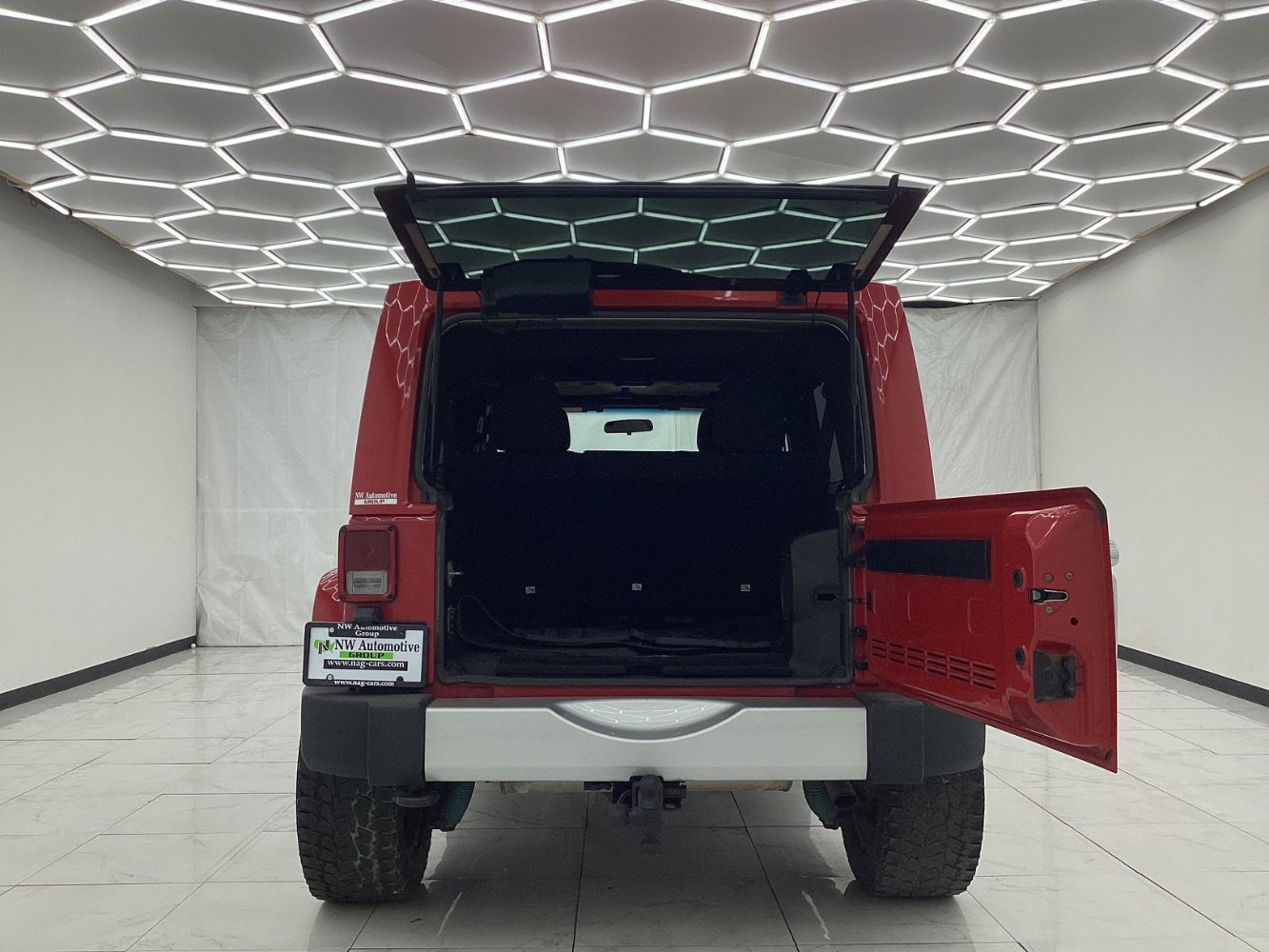 Used 2011 Jeep Wrangler Unlimited Sahara image 40