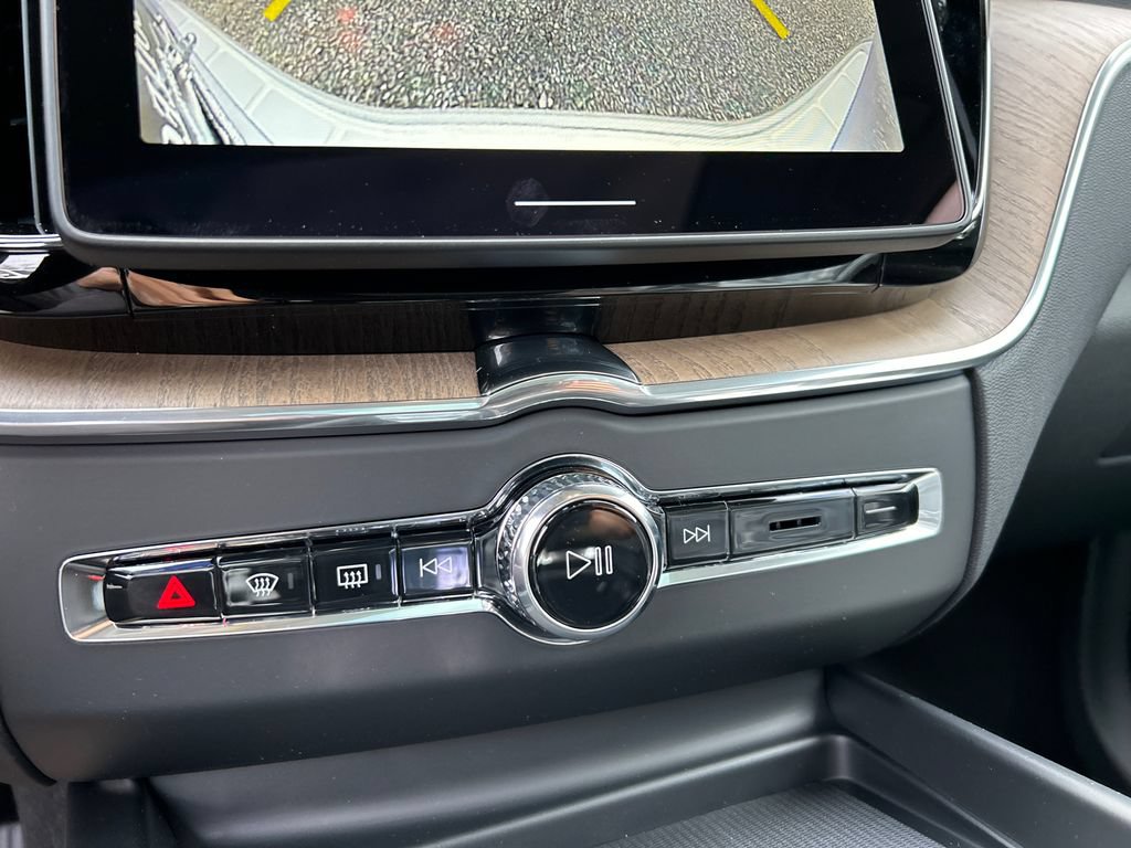 New 2026 Volvo XC60 B5 Plus w/ Protection Package Premier AWD/4WD image 18