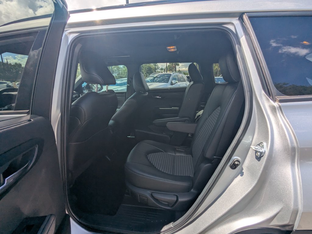 Used 2024 Toyota Highlander XSE FWD image 26