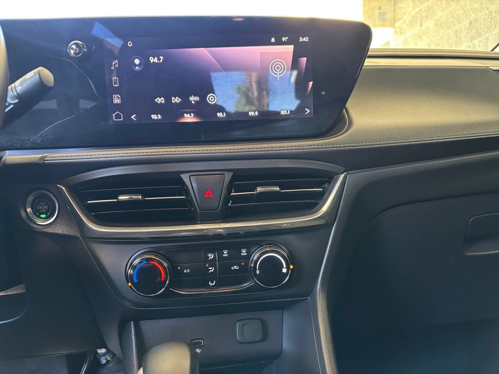 Used 2025 Buick Encore GX Preferred AWD/4WD image 16