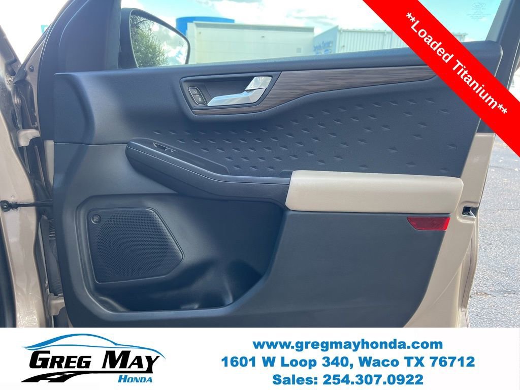 Used 2020 Ford Escape Titanium image 11