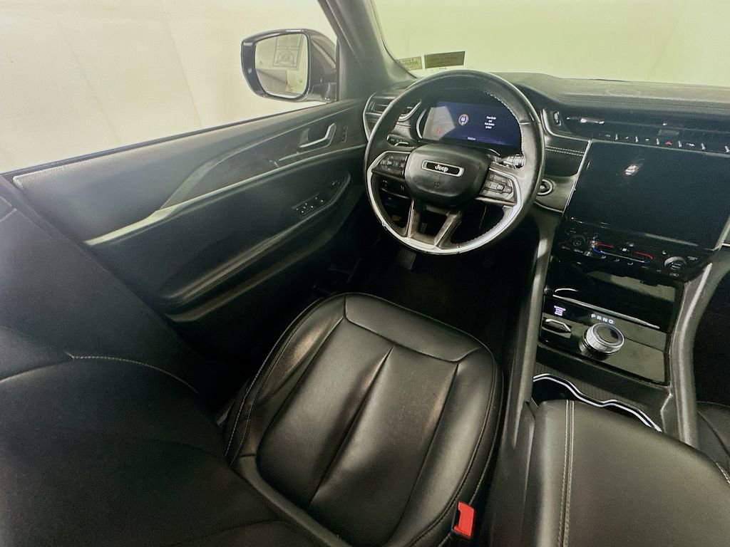 Used 2024 Jeep Grand Cherokee Limited image 9