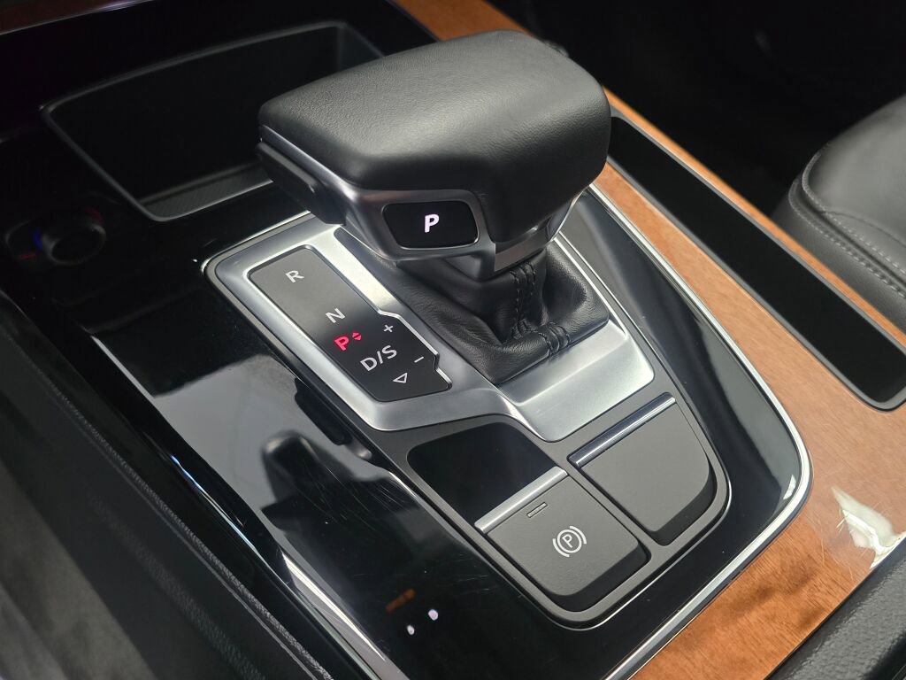 Used 2023 Audi Q5 2.0T Premium w/ Convenience Package image 17