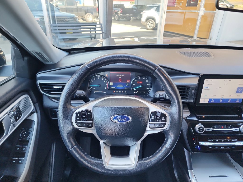 Used 2023 Ford Explorer Limited w/ Equipment Group 301A AWD/4WD image 19