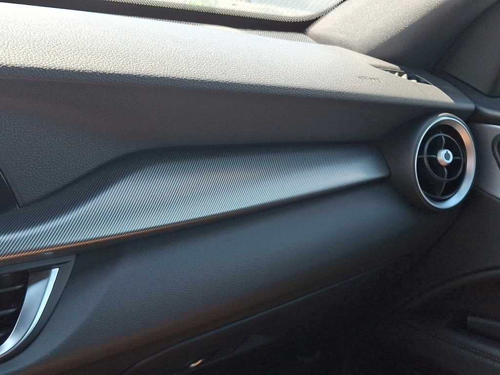 Used 2024 Alfa Romeo Stelvio Ti image 31