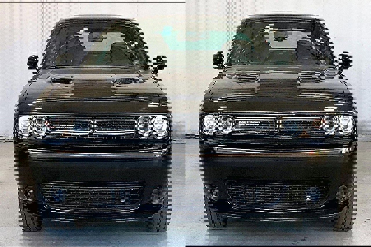 Used 2023 Dodge Challenger SXT image 3