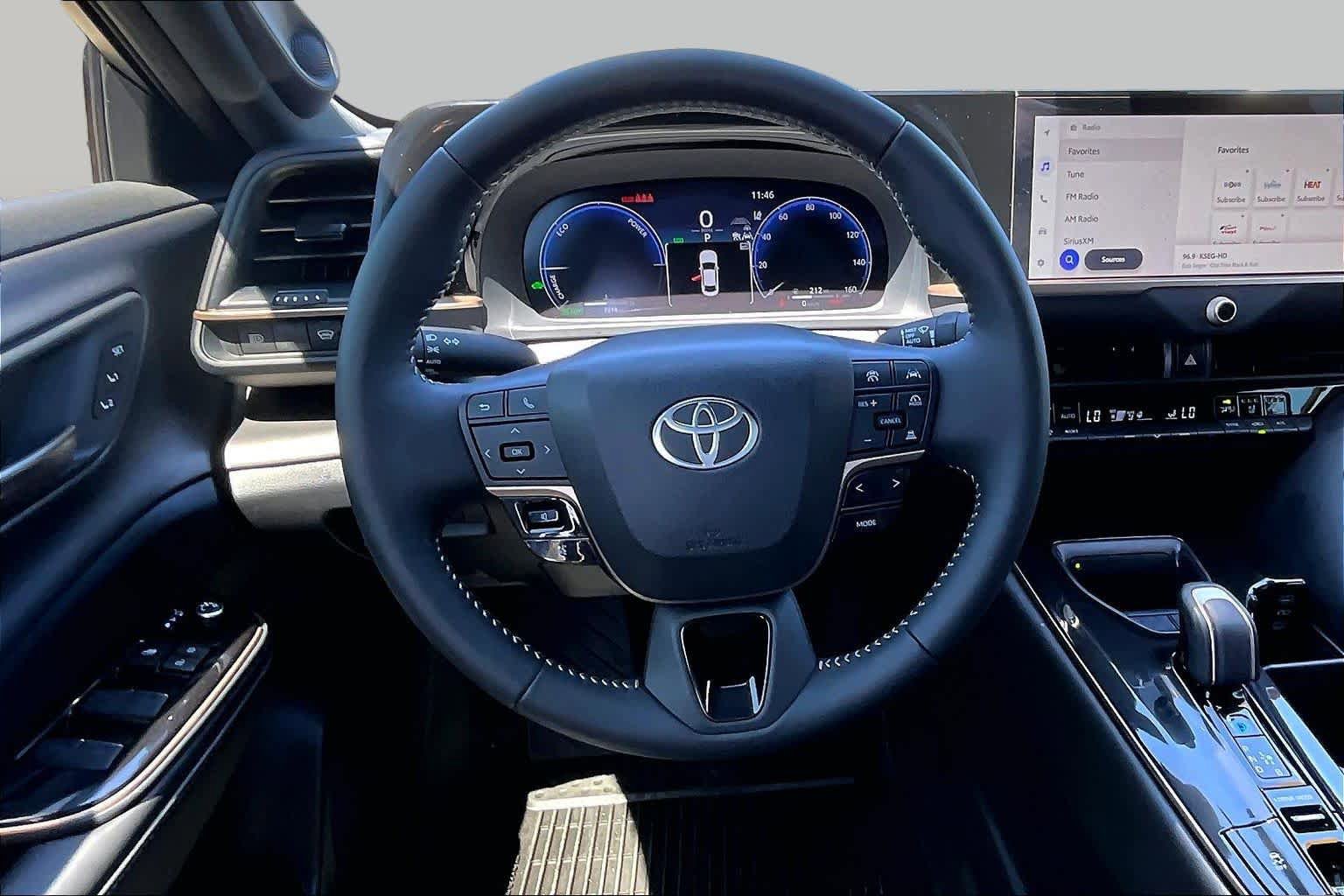 Used 2025 Toyota Crown AWD/4WD image 5