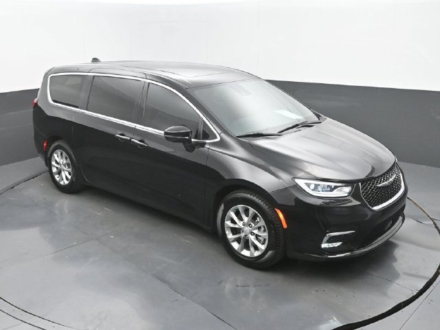 Used 2026 Chrysler Pacifica Limited FWD image 30