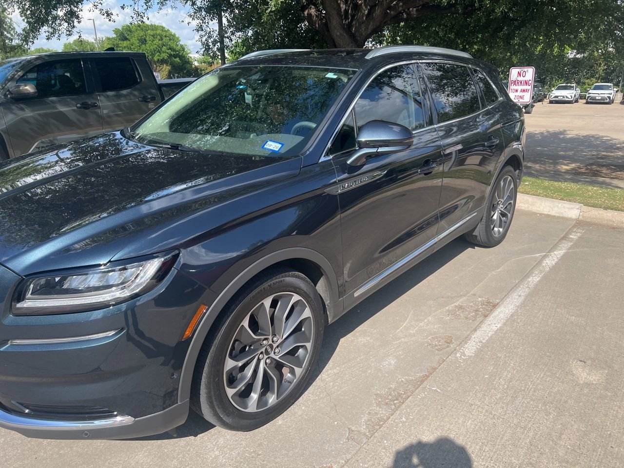 Used 2023 Lincoln Nautilus Reserve w/ Equipment Group 201A image 2