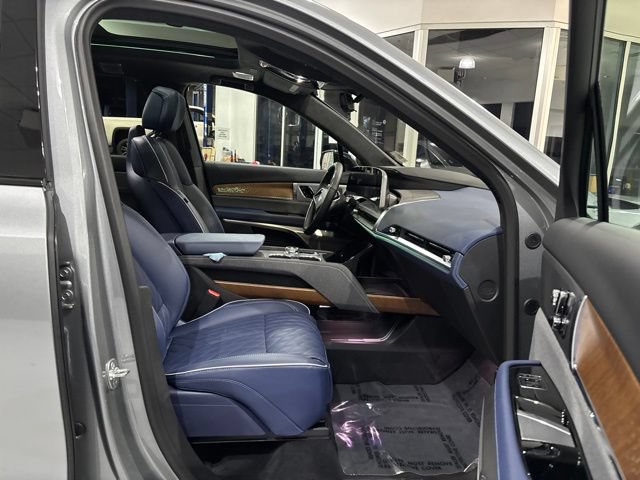 Certified 2026 Cadillac Vistiq Premium Luxury AWD/4WD image 44