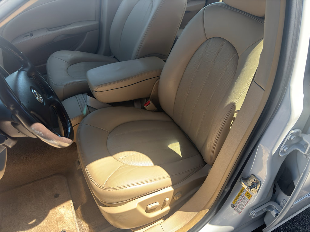 Used 2008 Buick Lucerne CXL w/ Driver Confidence Package FWD image 9