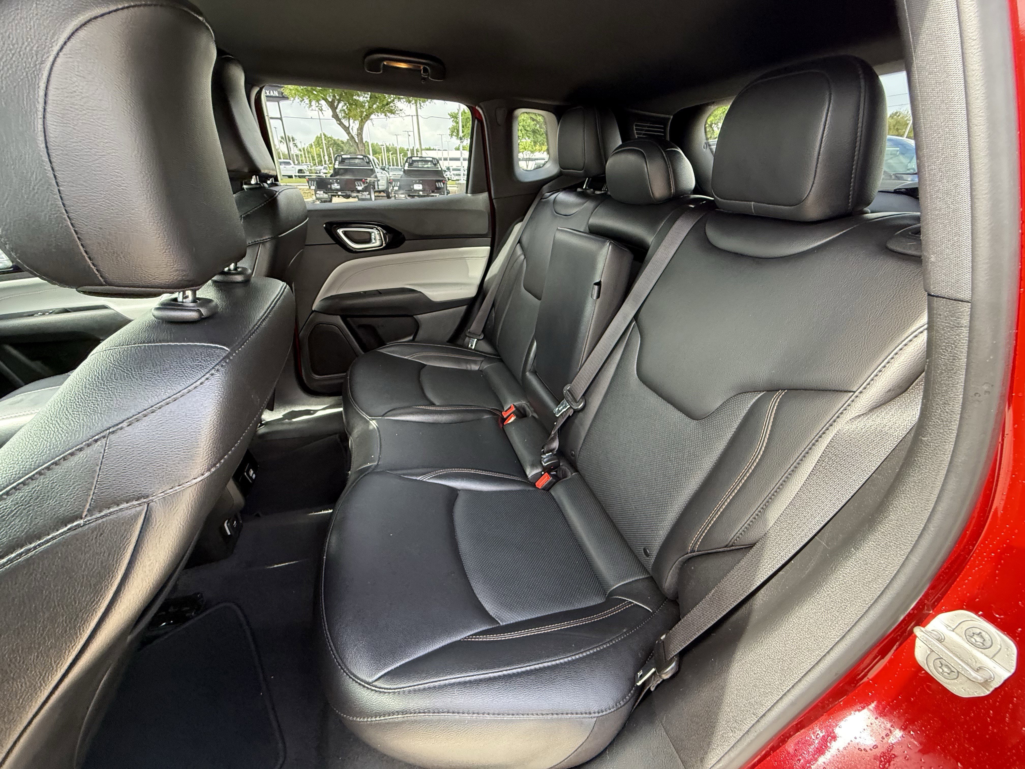 Used 2023 Jeep Compass Limited image 30