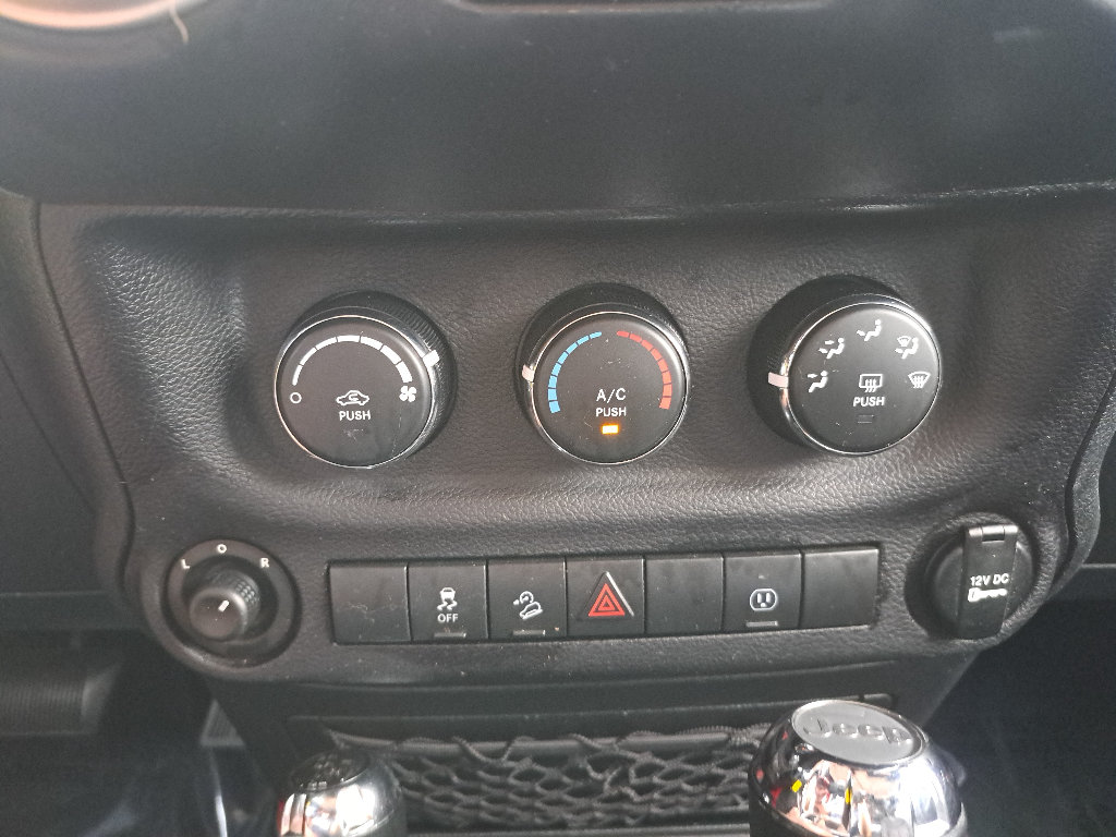 Used 2017 Jeep Wrangler Unlimited Sahara AWD/4WD image 20