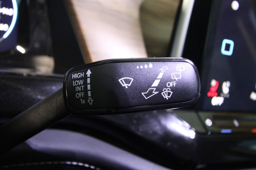 Used 2025 Volkswagen Atlas SE image 13