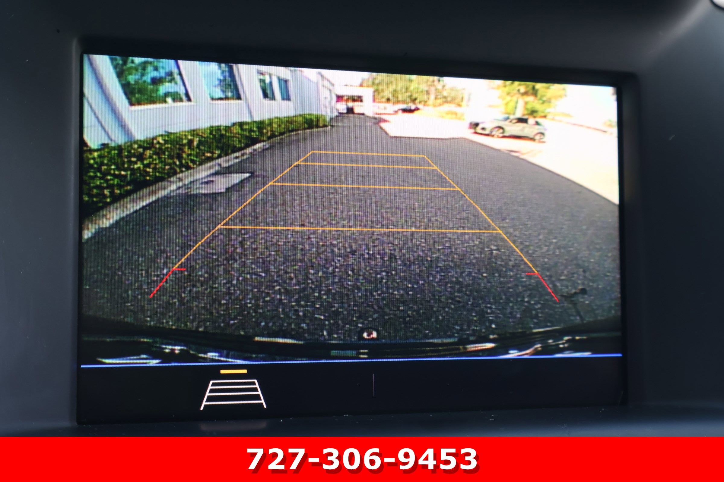 Used 2020 GMC Terrain SLE w/ Driver Convenience Package image 4