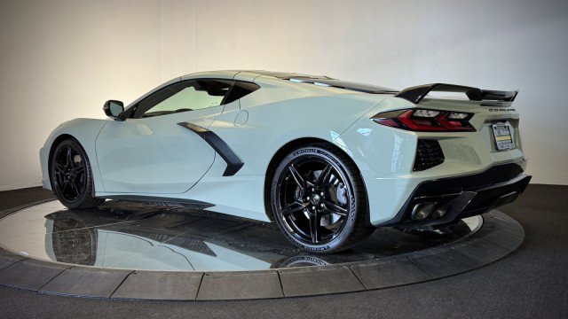 Used 2024 Chevrolet Corvette Stingray Premium Cpe w/ Z51 Performance Package RWD image 3