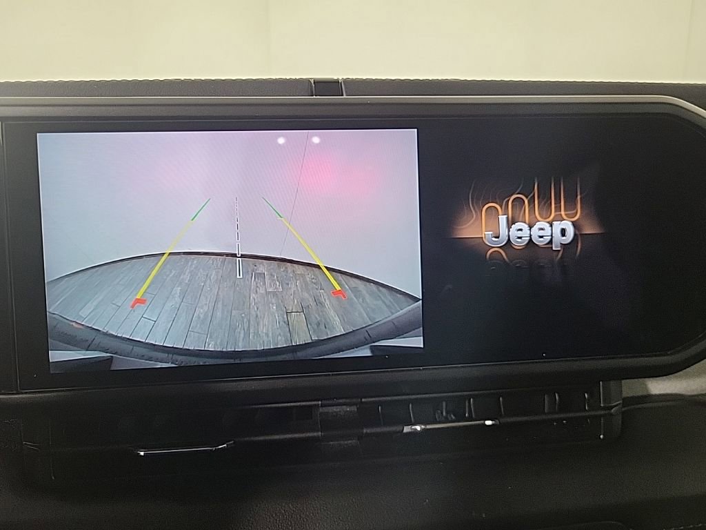 Used 2024 Jeep Wrangler Sahara image 16