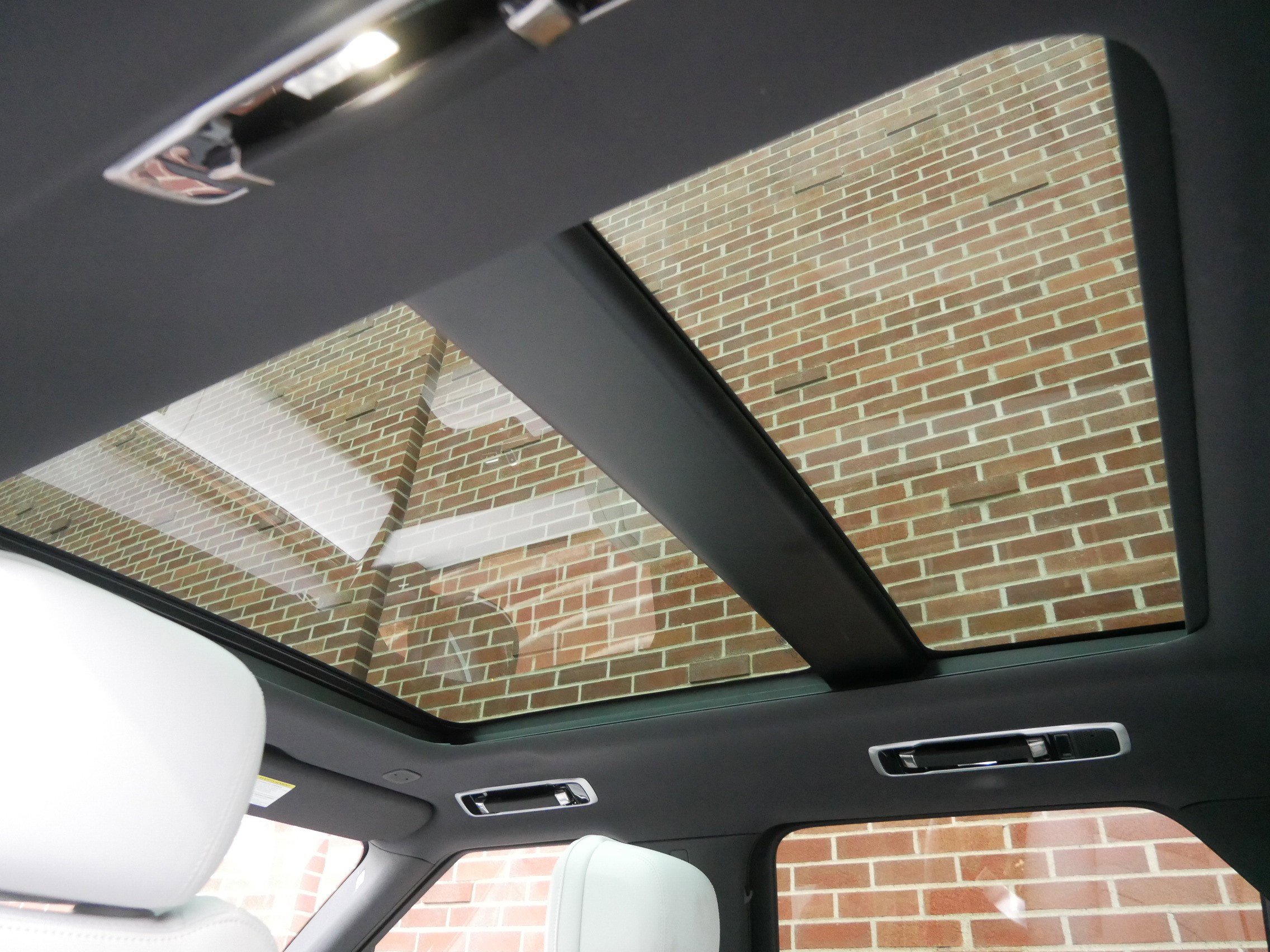 Used 2023 Land Rover Range Rover Sport SE image 12