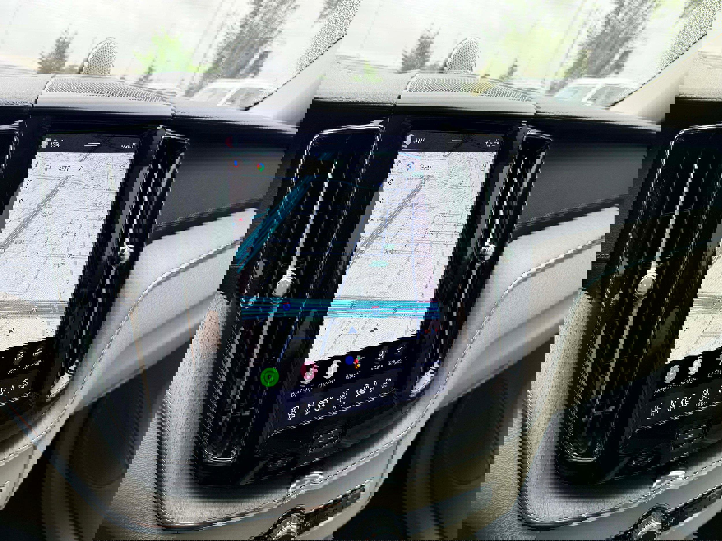 Certified 2023 Volvo XC60 B5 Ultimate w/ Protection Package Premier image 21