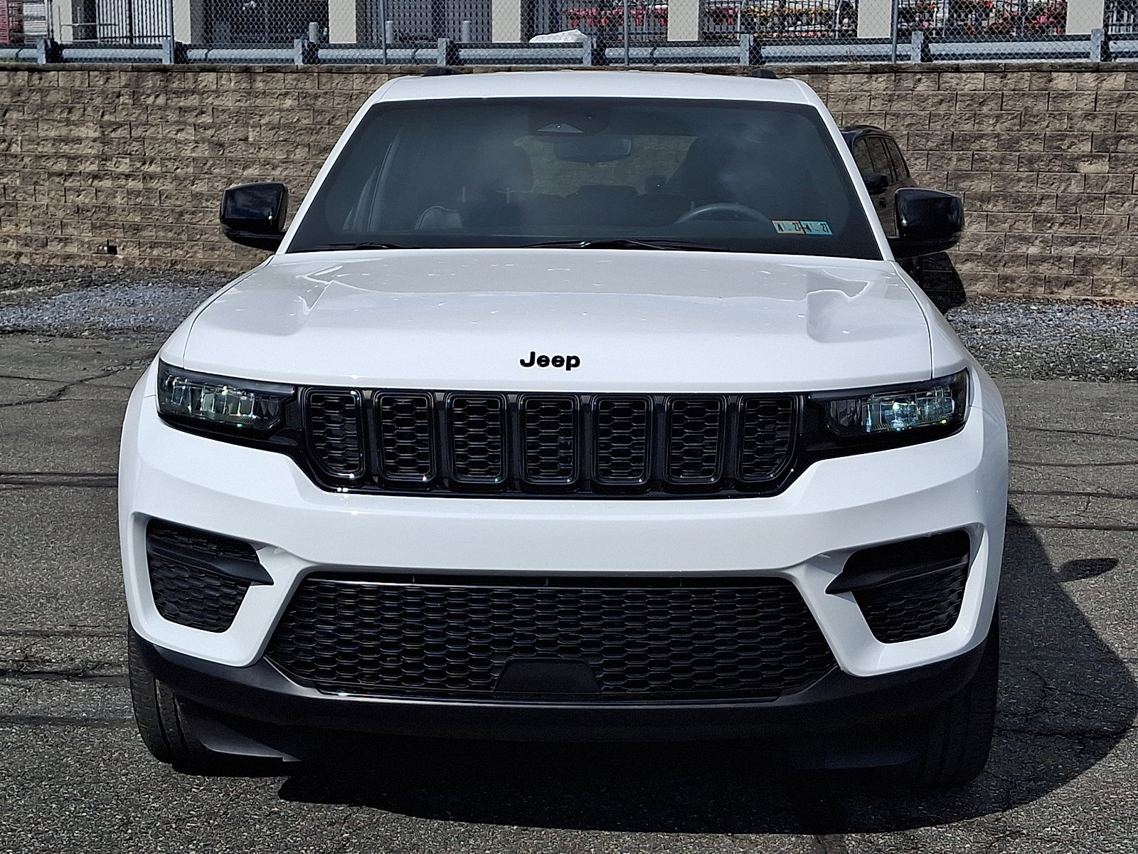Used 2023 Jeep Grand Cherokee Altitude AWD/4WD image 2