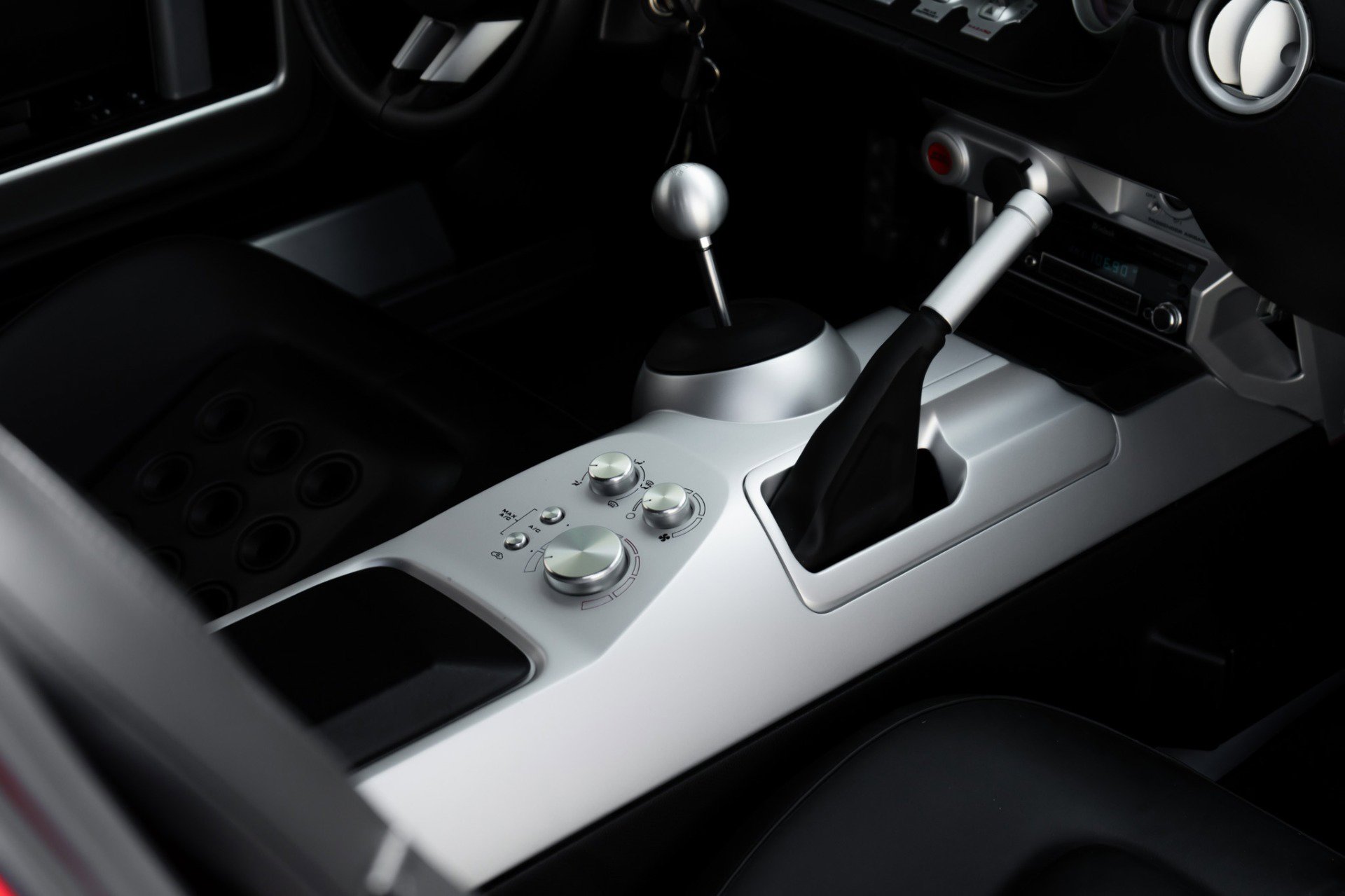 Used 2005 Ford GT RWD image 29