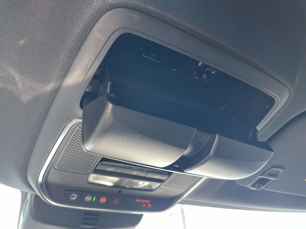 Used 2024 Chevrolet Traverse RS FWD image 27