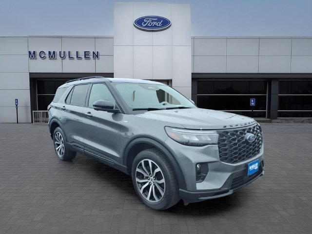 Certified 2025 Ford Explorer ST-Line AWD/4WD image 3