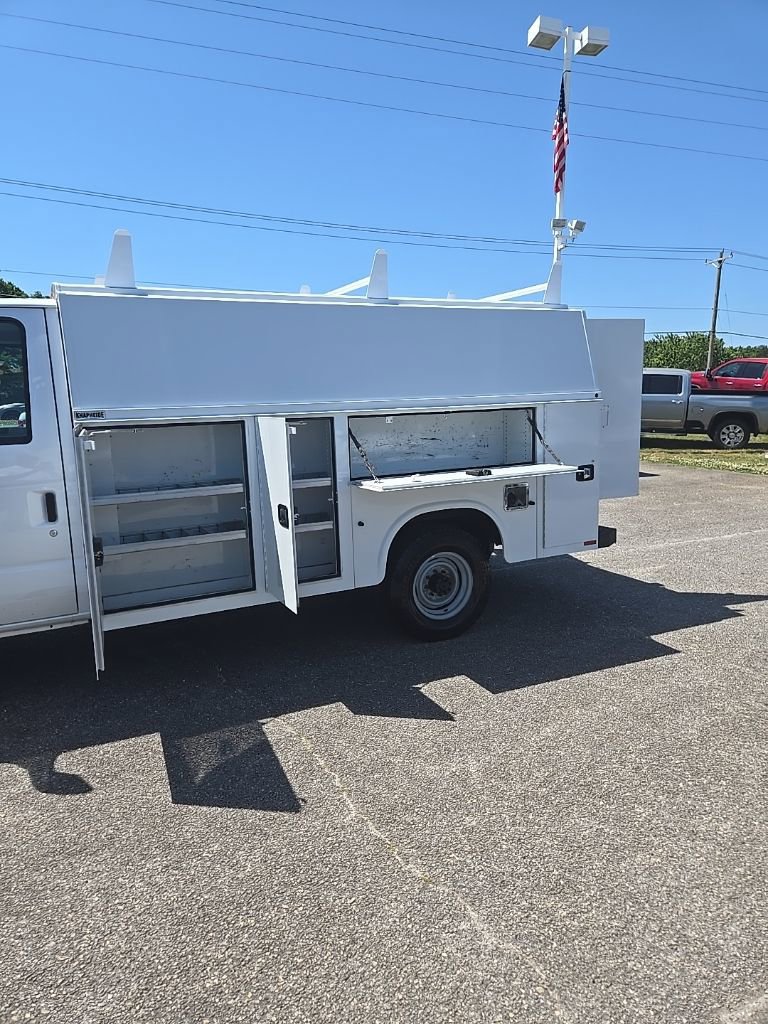 Used 2023 Ford E-350 and Econoline 350 Super Duty w/ Power Windows & Locks Group RWD image 18