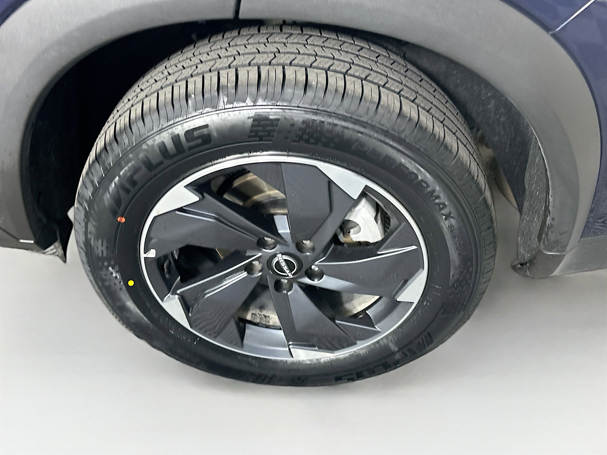 Used 2025 Nissan Rogue SV image 11