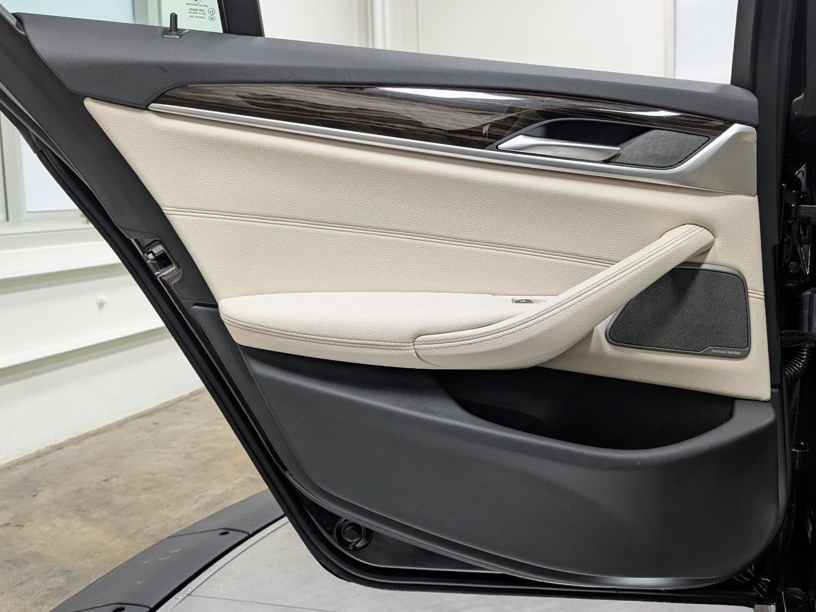 Used 2023 BMW 540i xDrive w/ M Sport Package image 17