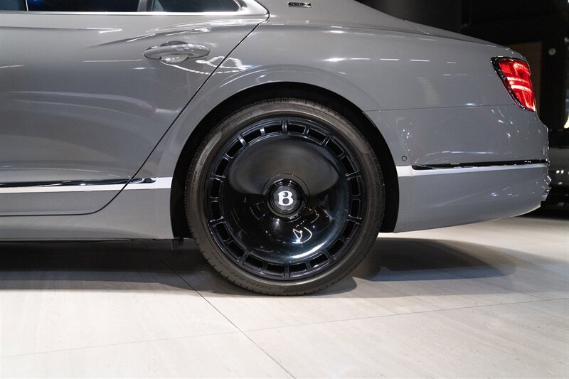 Used 2024 Bentley Flying Spur V8 AWD/4WD image 13