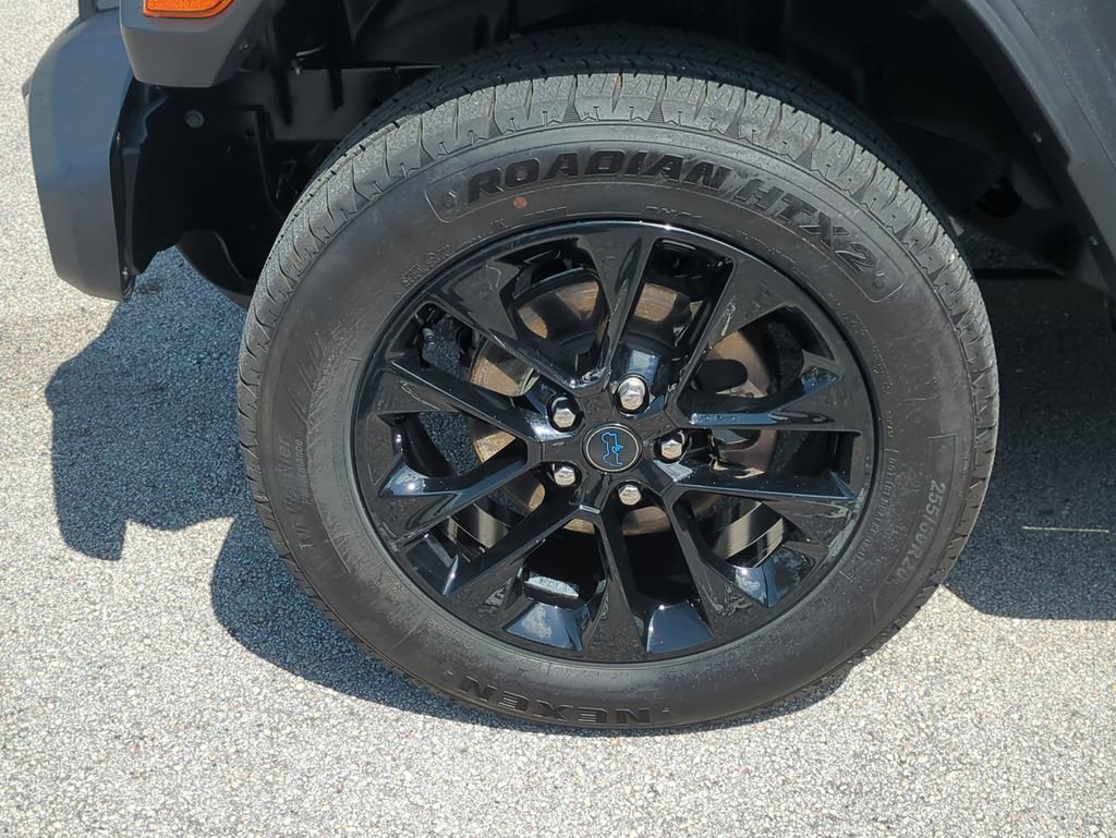 Used 2025 Jeep Wrangler Sahara 4xe image 12