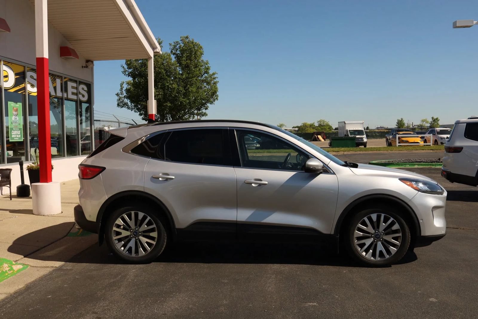 Used 2020 Ford Escape Titanium AWD/4WD image 4