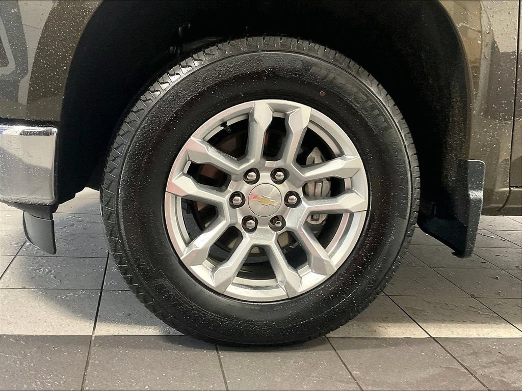Used 2023 Chevrolet Silverado 1500 LT AWD/4WD image 7