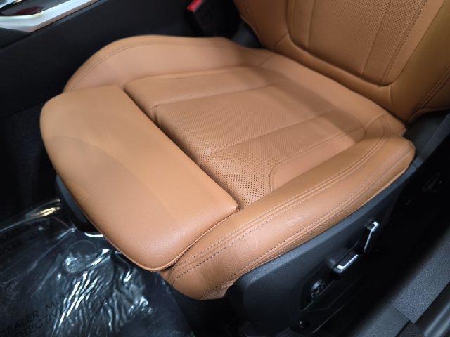 Certified 2024 BMW 330i xDrive Sedan w/ Convenience Package AWD/4WD image 25
