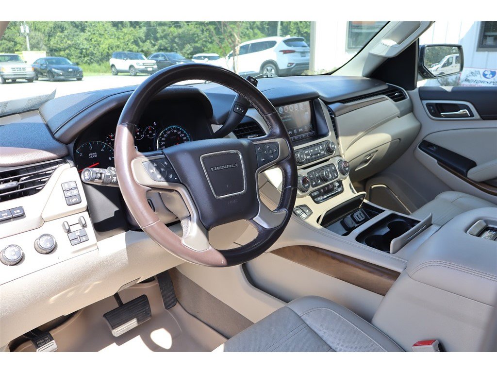 Used 2020 GMC Yukon XL Denali w/ Denali Premium Package AWD/4WD image 14